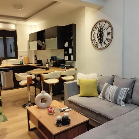 Luxurious Apartment In The Heart Of Town ! Loutraki  Exterior photo