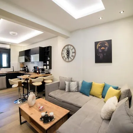 Luxurious Apartment In The Heart Of Town ! Loutraki  Exterior photo